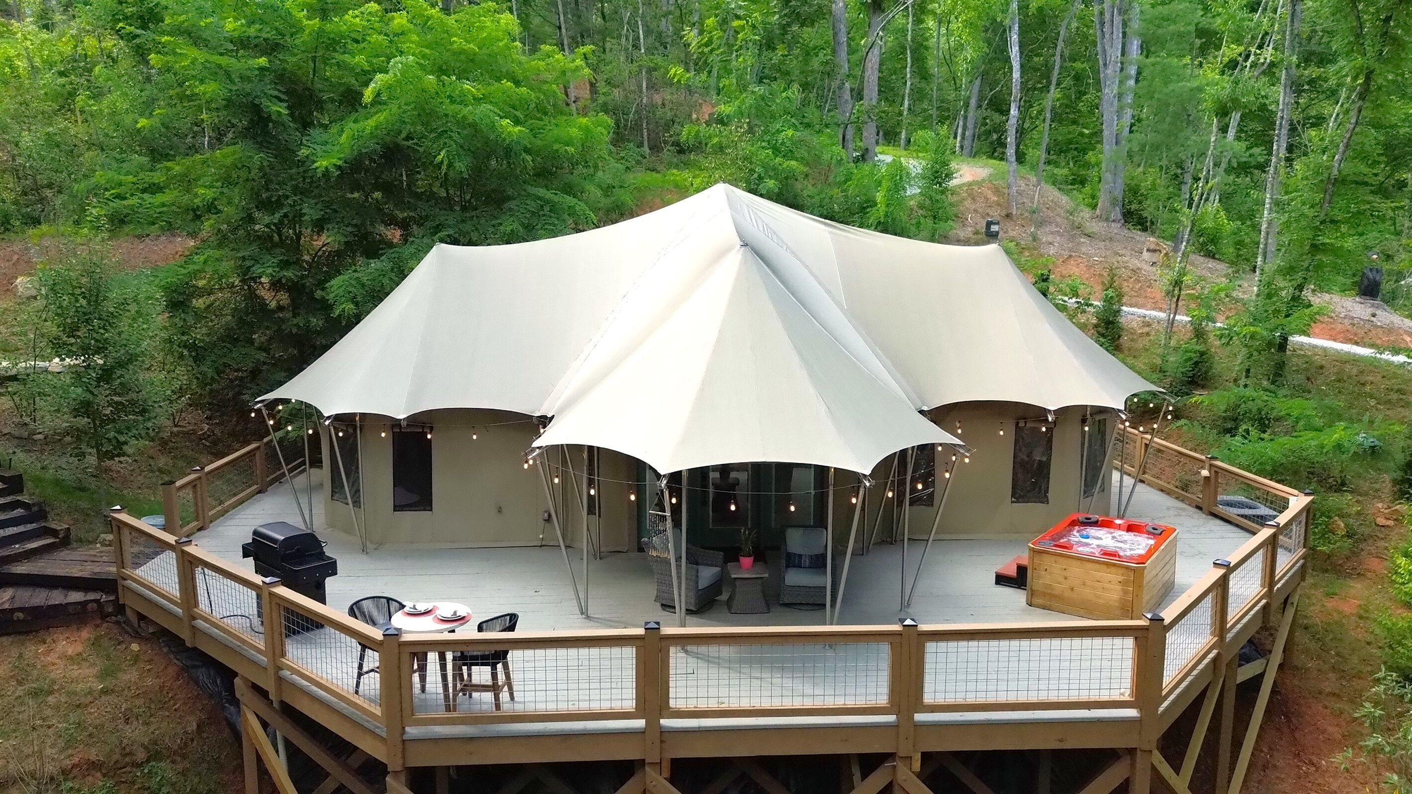 Romantic Luxury safari tent, Deep Creek-Smoky Mountains NP, Hot