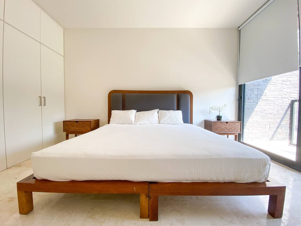 2 habitaciones, escritorio, tabla de planchar con plancha y wifi gratis 