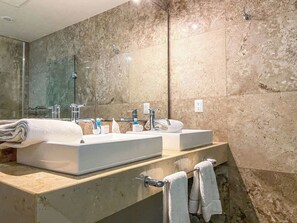 تجهيزات دش، مجففات شعر، مناشف