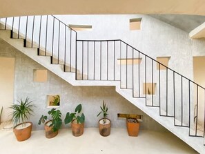 المنشأة من الداخل