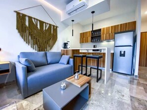 Televisión y oficina 