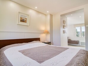 3 bedrooms, iron/ironing board, WiFi