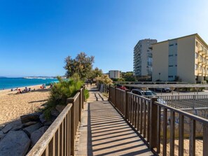 Una spiaggia nelle vicinanze