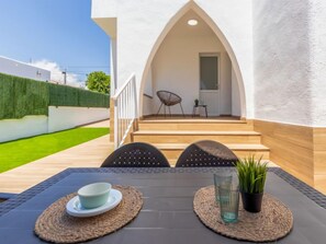 Outdoor dining - Vacation home Noelia by Interhome (Torredembarra)