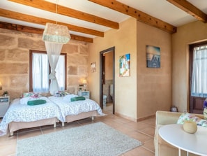3 habitaciones, escritorio y acceso a internet 
