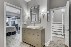 4 Schlafzimmer, Bügeleisen/Bügelbrett, kostenloses WLAN