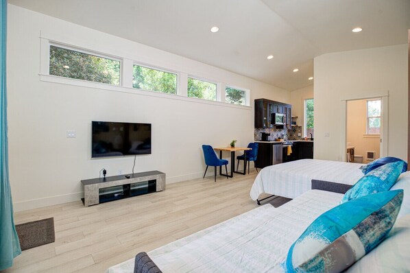 1 bedroom, desk, free WiFi, bed sheets