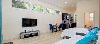Urban-chic Studio Guesthouse in a quiet neighborhood - near Intel and Nike