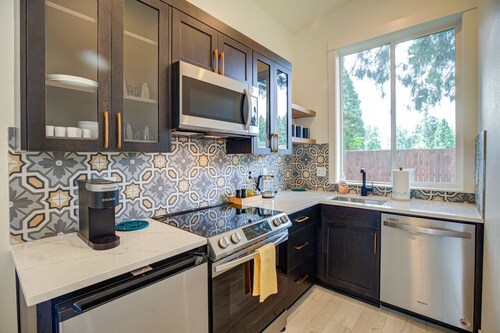 Urban-chic Studio Guesthouse in a quiet neighborhood - near Intel and Nike