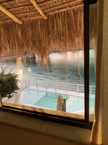 Cozy house with infinity pool in Joá.