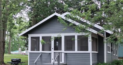 Newland's Resort Hill Cottage #3 on Indian Lake with a boat dock