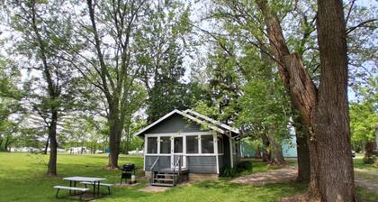 Newland's Resort Hill Cottage #3 on Indian Lake with a boat dock