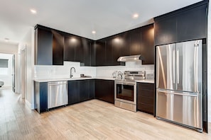 Family Apartment | Private kitchen | Full-size fridge, microwave, oven, dishwasher