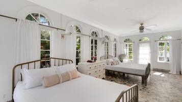 7 Bedroom Home | 7 bedrooms, iron/ironing board, free WiFi