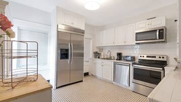 7 Bedroom Home | Private kitchen | Full-size fridge, microwave, stovetop, dishwasher