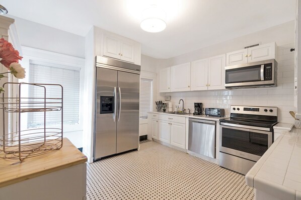 7 Bedroom Home | Private kitchen | Full-size fridge, microwave, stovetop, dishwasher