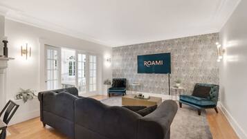 7 Bedroom Home | Living area | 32-inch LCD TV with digital channels, TV, Netflix