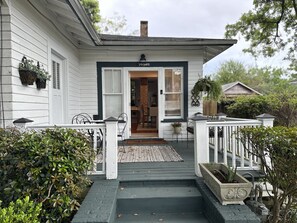 تفاصيل الفندق من الخارج