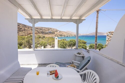 Nemelo Beach House in Panormos