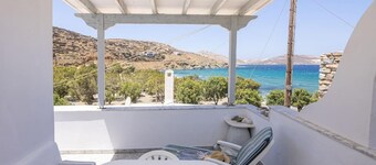 Nemelo Beach House in Panormos