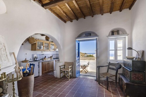 Daphnis the Artist s House