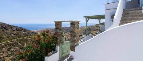 บ้านพัก, สูบบุหรี่ได้ | 3 ห้องนอน, โต๊ะทำงาน