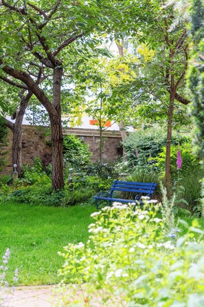 المنطقة المحيطة بالمنشأة