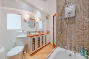 Baignoire, sèche-cheveux