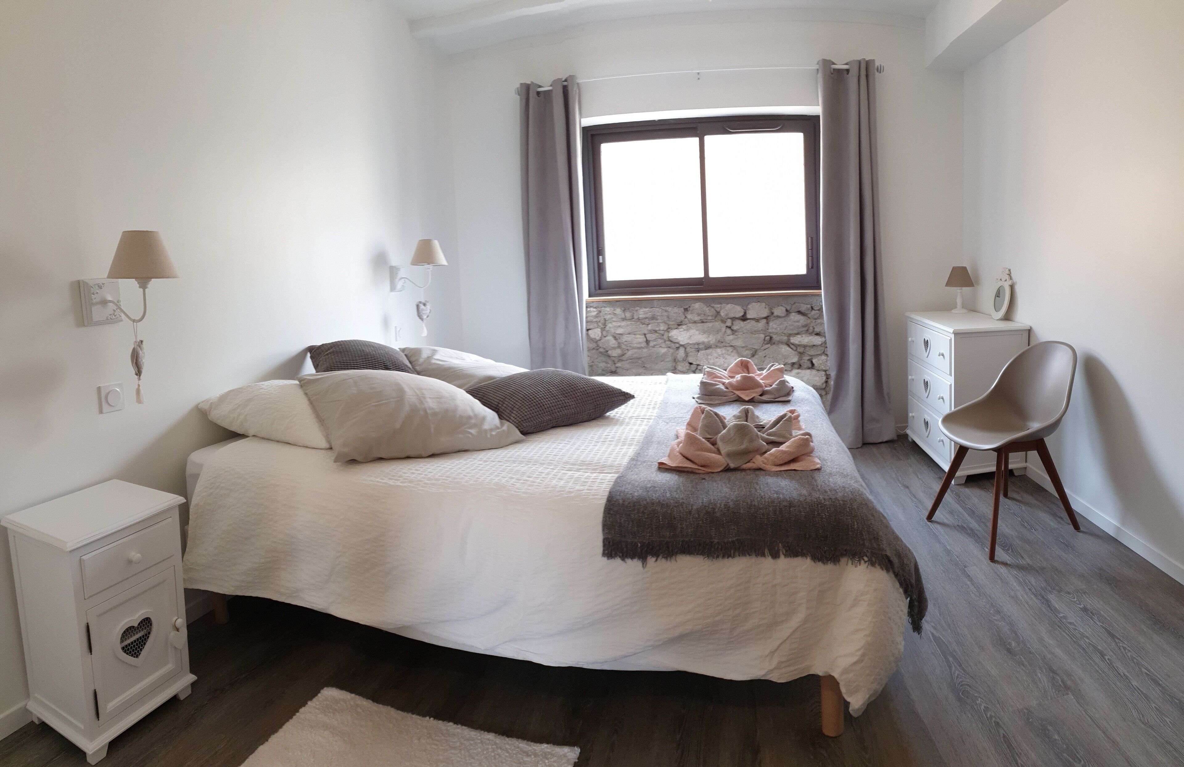 3 bedrooms, travel cot, free WiFi, bed sheets