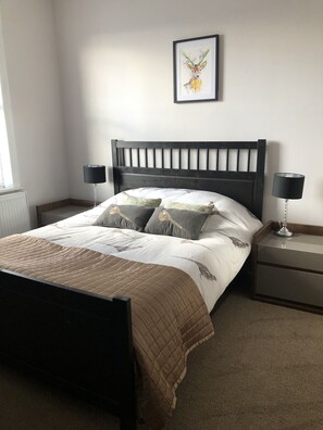 5 Schlafzimmer, Bügeleisen/Bügelbrett, WLAN, Bettwäsche