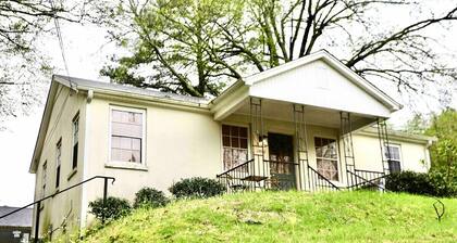 The Ann, 2BR Home by Velvet Ditch Villas