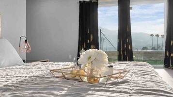 5 chambres, bureau, fer et planche Ă repasser, lit parapluie