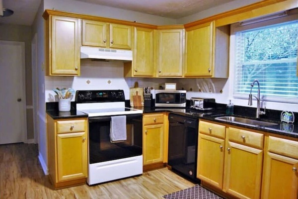 Geladeira, micro-ondas, fogão, cooktop