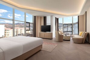 Down comforters, in-room safe, desk, blackout drapes - Ramada by Wyndham Honghe Kaiyuan (Honghe)