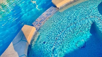 Piscine extérieure, piscine chauffée