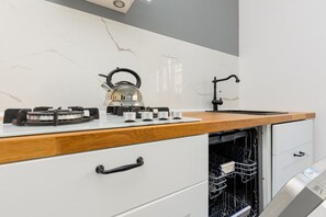 Microonde, lavastoviglie, pentole/stoviglie/utensili