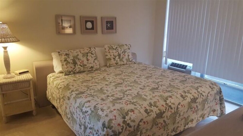 One Bedroom Apartment 104 Hillsboro Beach Vrbo
