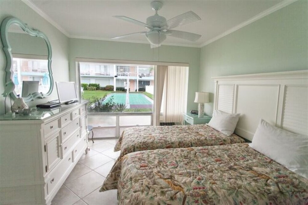 One Bedroom Apartment 108 Hillsboro Beach Vrbo