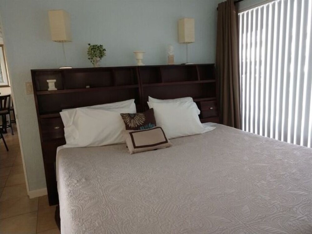 One Bedroom Apartment 110 Hillsboro Beach Vrbo