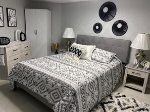 2 bedrooms, iron/ironing board, WiFi, bed sheets