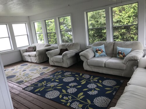 Spacious Lakehouse on Cayuga Lake with bonus efficiency apartment, great rates!