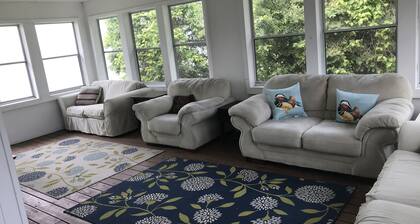 Spacious Lakehouse on Cayuga Lake with bonus efficiency apartment, great rates!