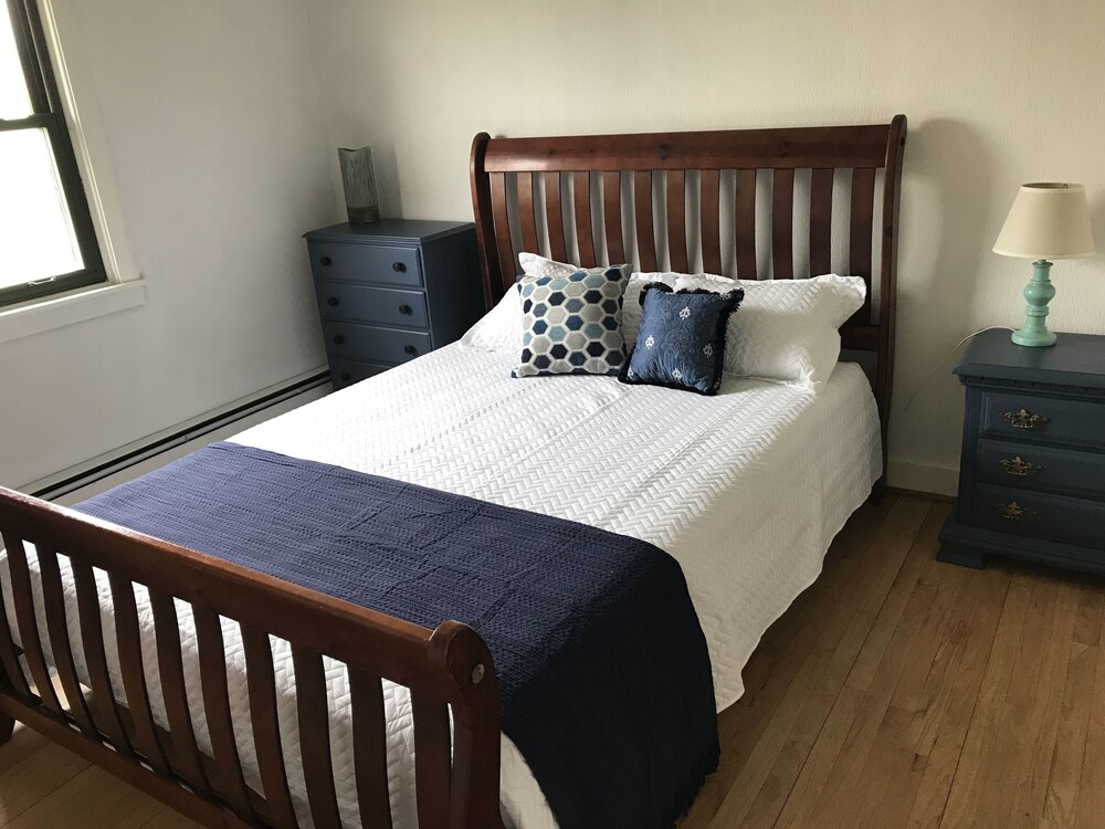 Spacious Lakehouse on Cayuga Lake with bonus efficiency apartment