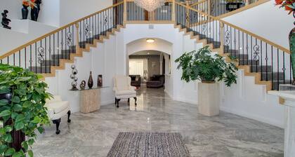 3 Mi to Rio Grande: Albuquerque Home w/ Balcony
