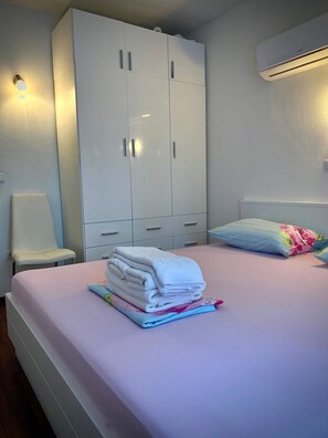 3 bedrooms, WiFi, bed sheets