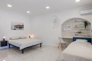 Iron/ironing board, WiFi, bed sheets