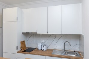 Fridge, stovetop, toaster, cookware/dishes/utensils
