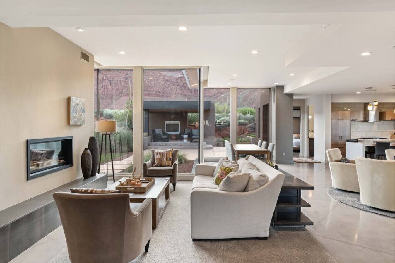 TV connectée, cheminée, espaces bureaux