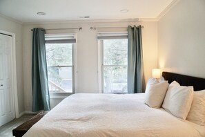 Master Bedroom (black out blinds)
