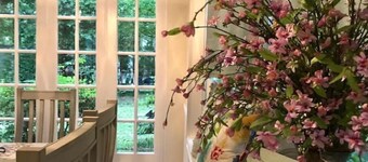 Charming cottage in great neighborhood...close to downtown, fort and university